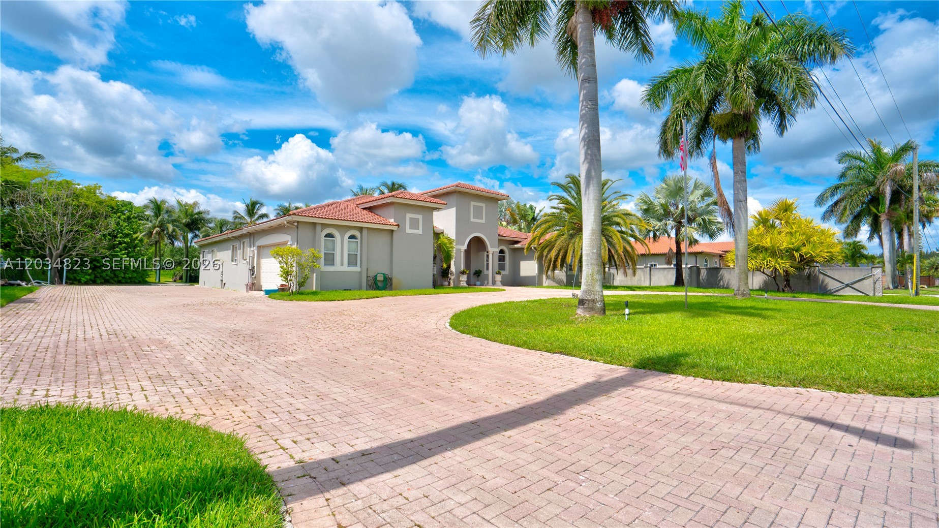 9810 NW 137th St, Hialeah Gardens FL 33018