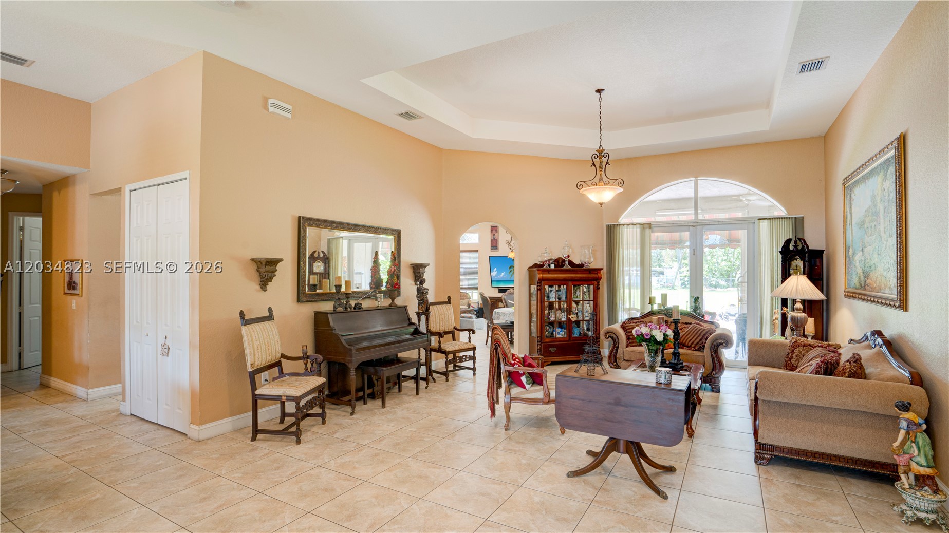 9810 NW 137th St, Hialeah Gardens FL 33018