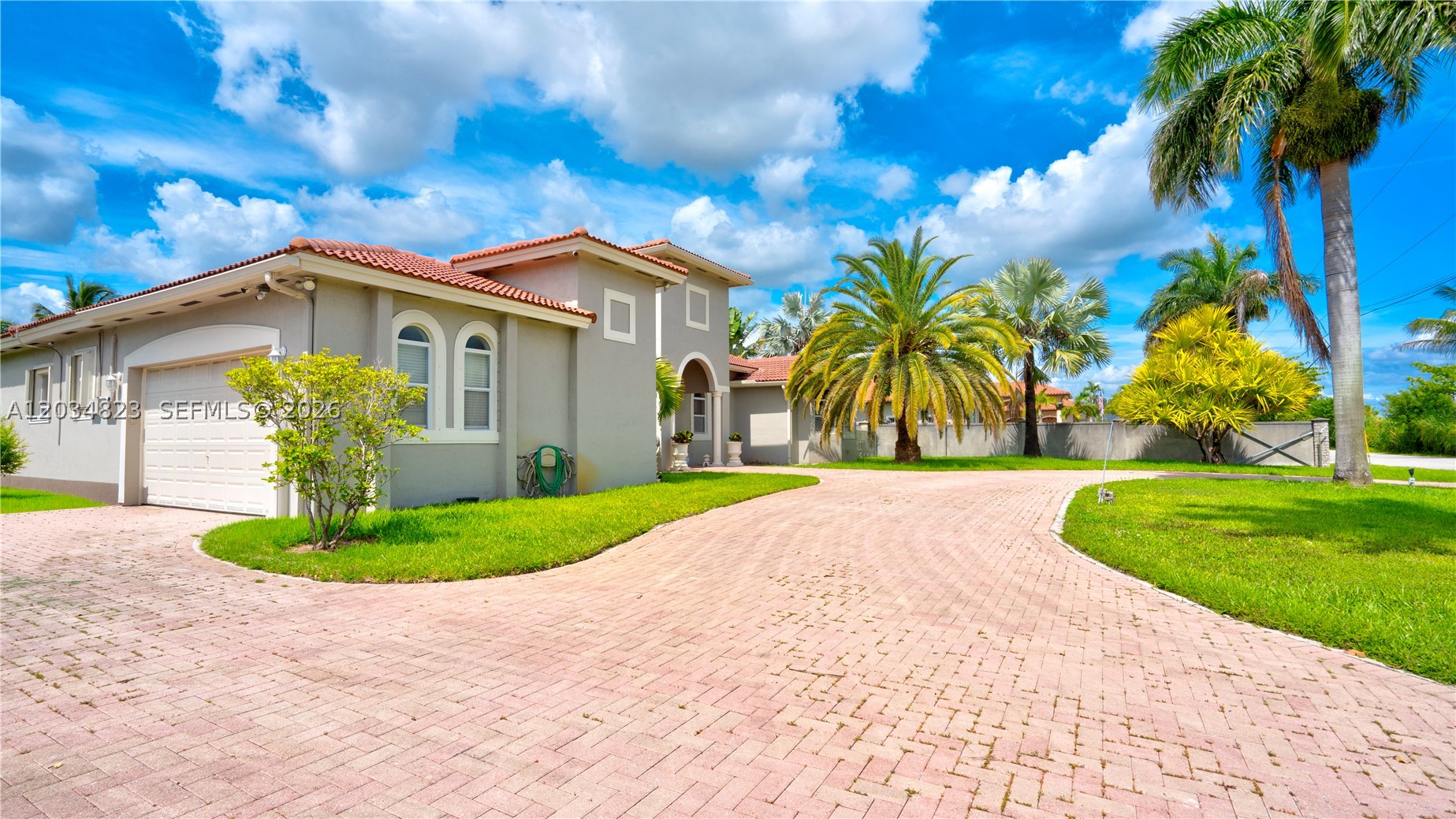 9810 NW 137th St, Hialeah Gardens FL 33018