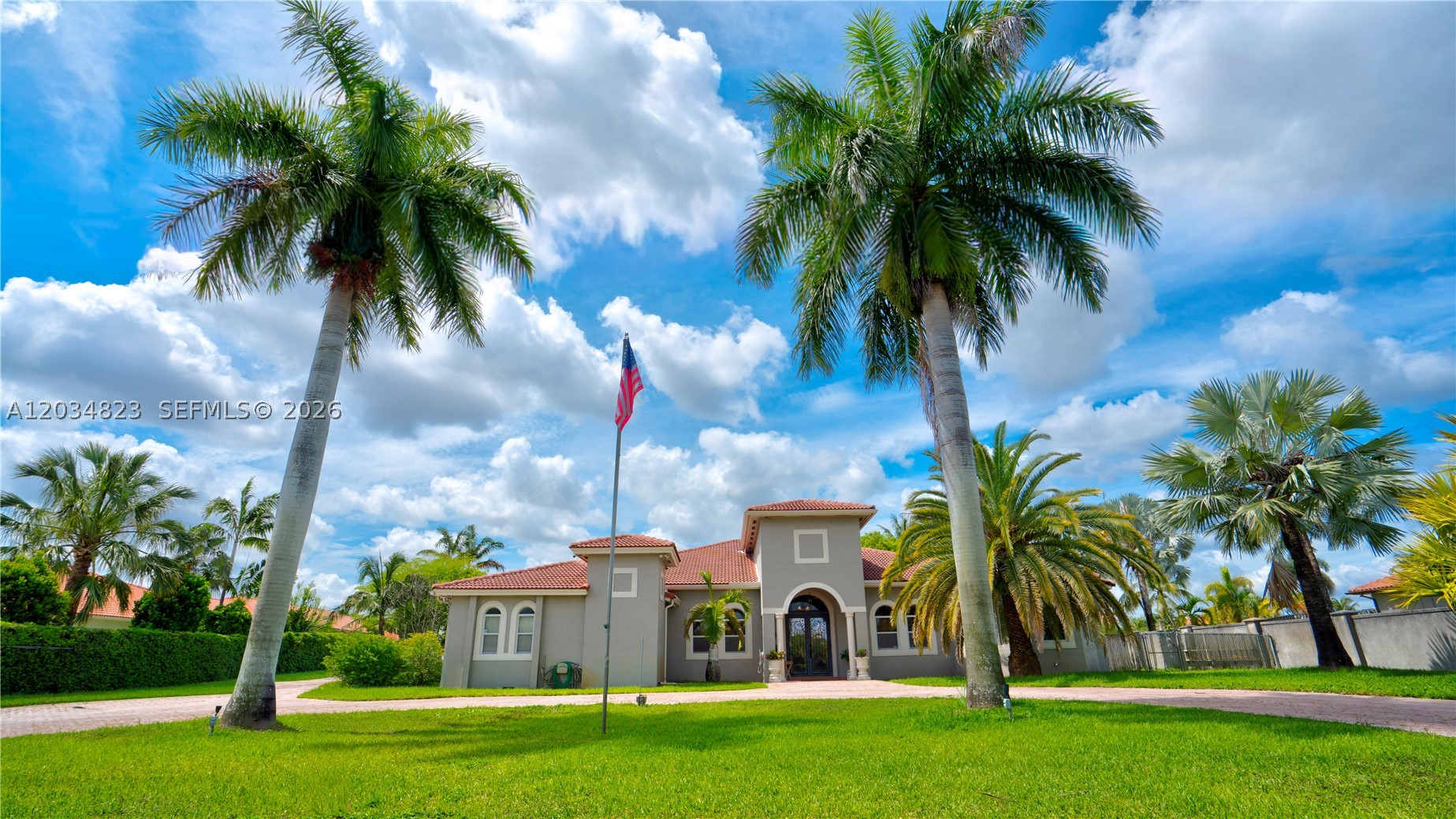 9810 NW 137th St, Hialeah Gardens FL 33018