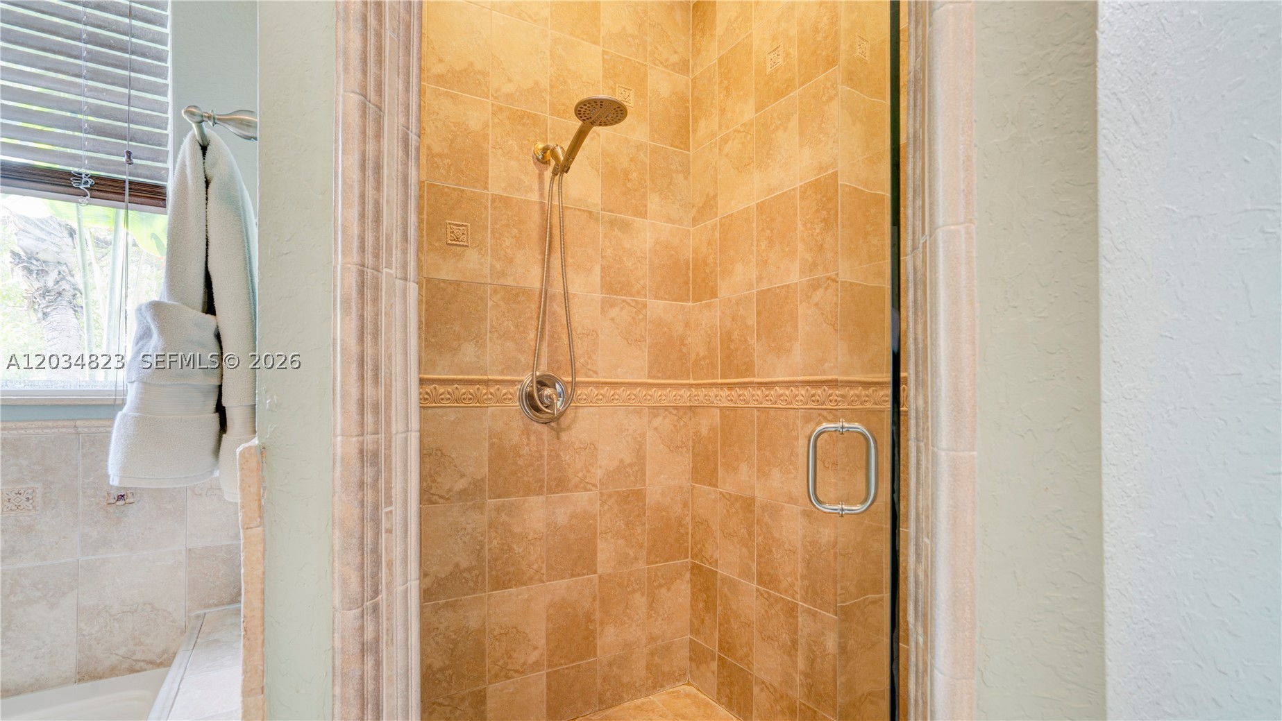 9810 NW 137th St, Hialeah Gardens FL 33018
