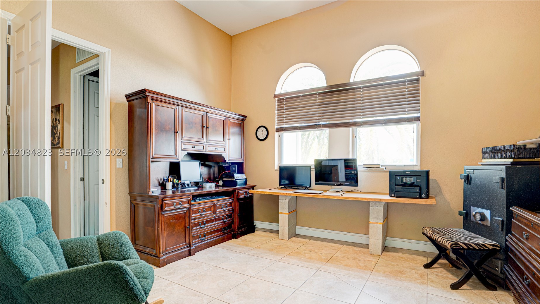 9810 NW 137th St, Hialeah Gardens FL 33018