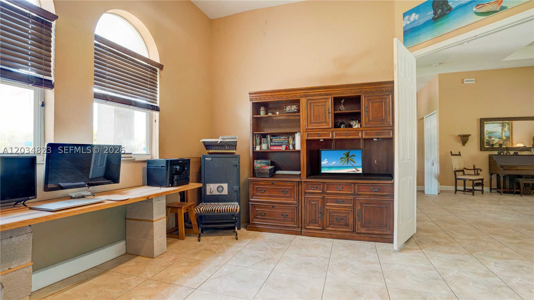 9810 NW 137th St, Hialeah Gardens FL 33018