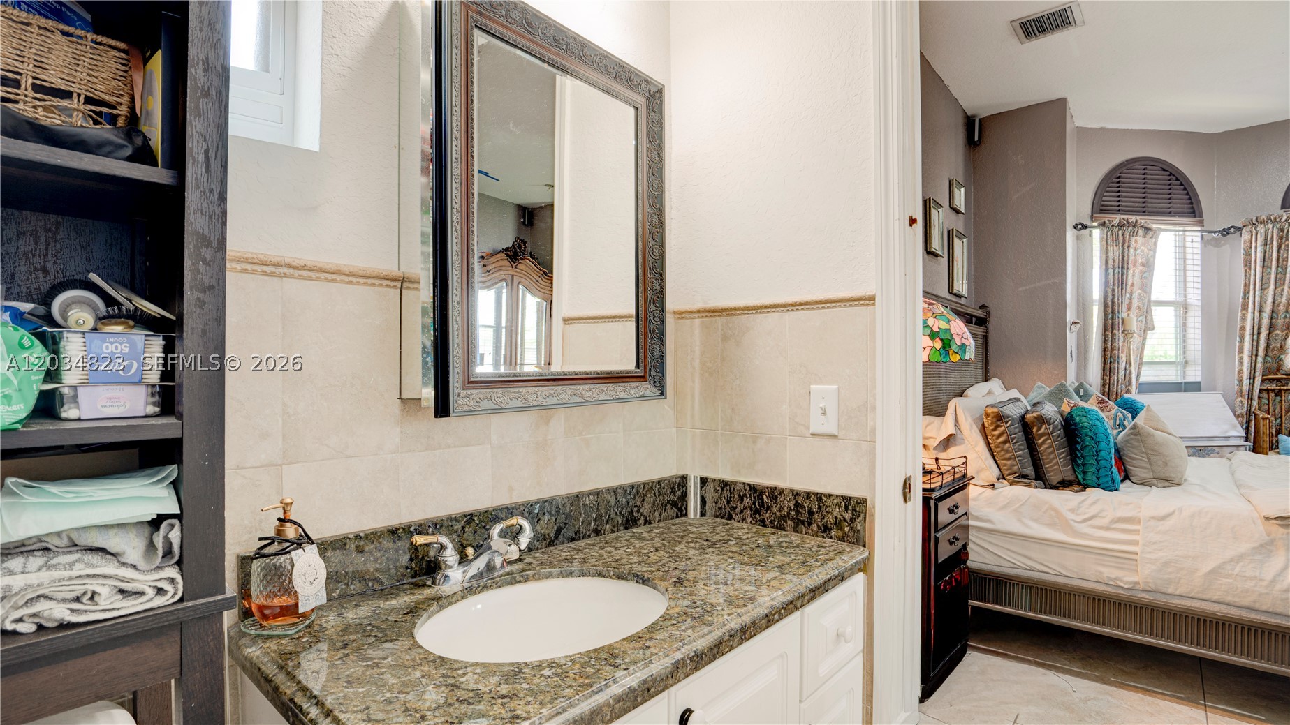 9810 NW 137th St, Hialeah Gardens FL 33018