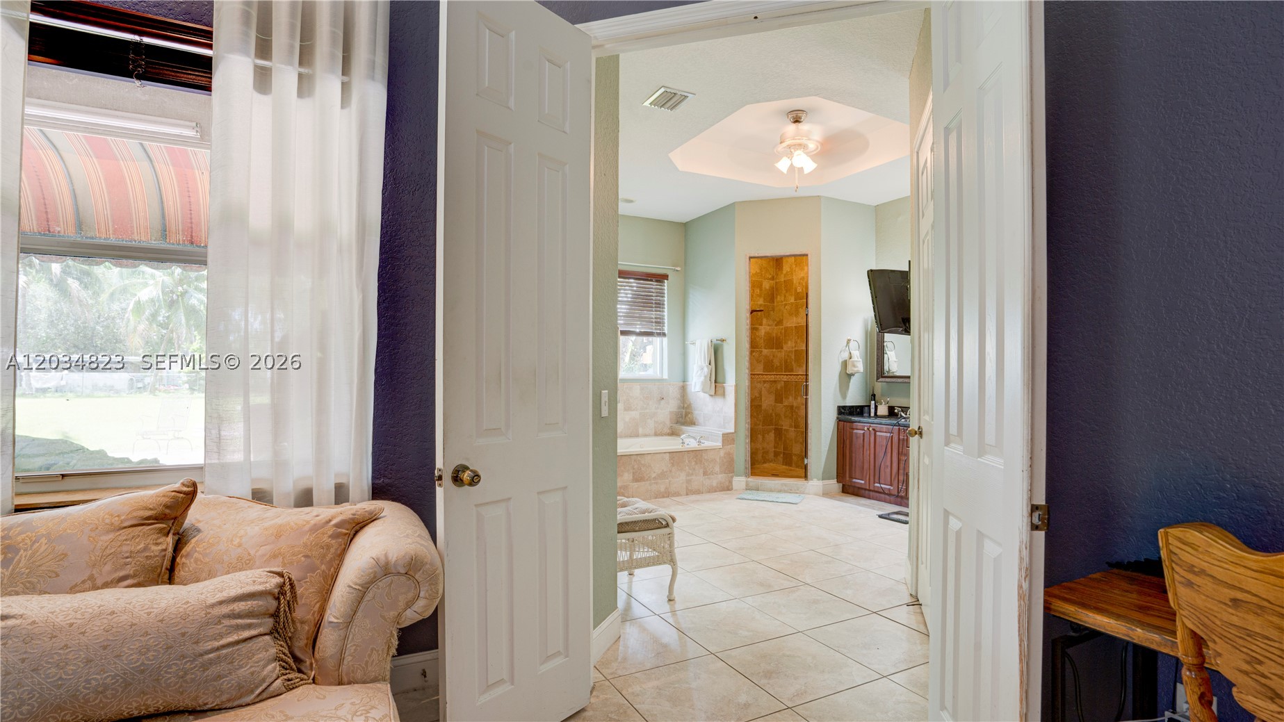 9810 NW 137th St, Hialeah Gardens FL 33018