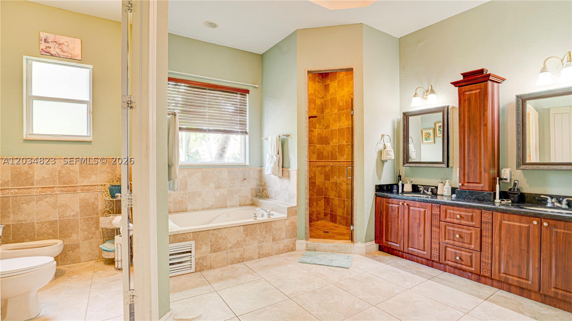 9810 NW 137th St, Hialeah Gardens FL 33018