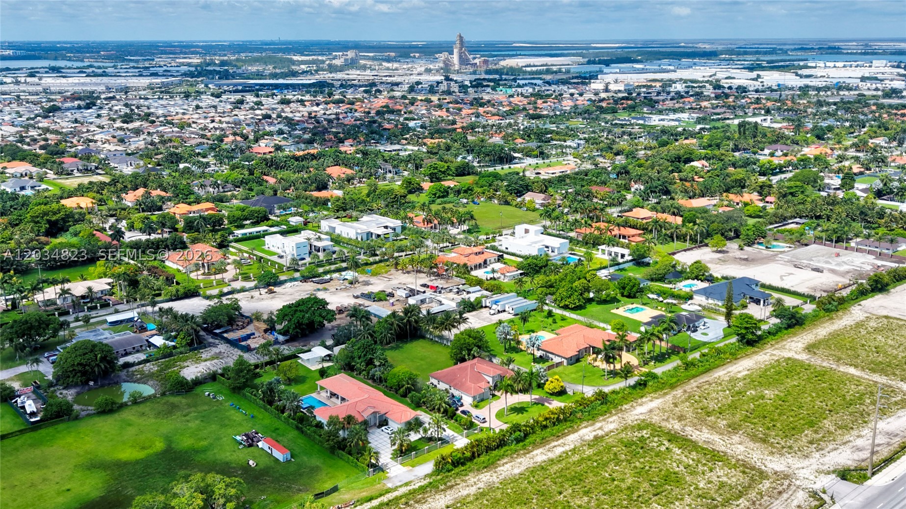 9810 NW 137th St, Hialeah Gardens FL 33018