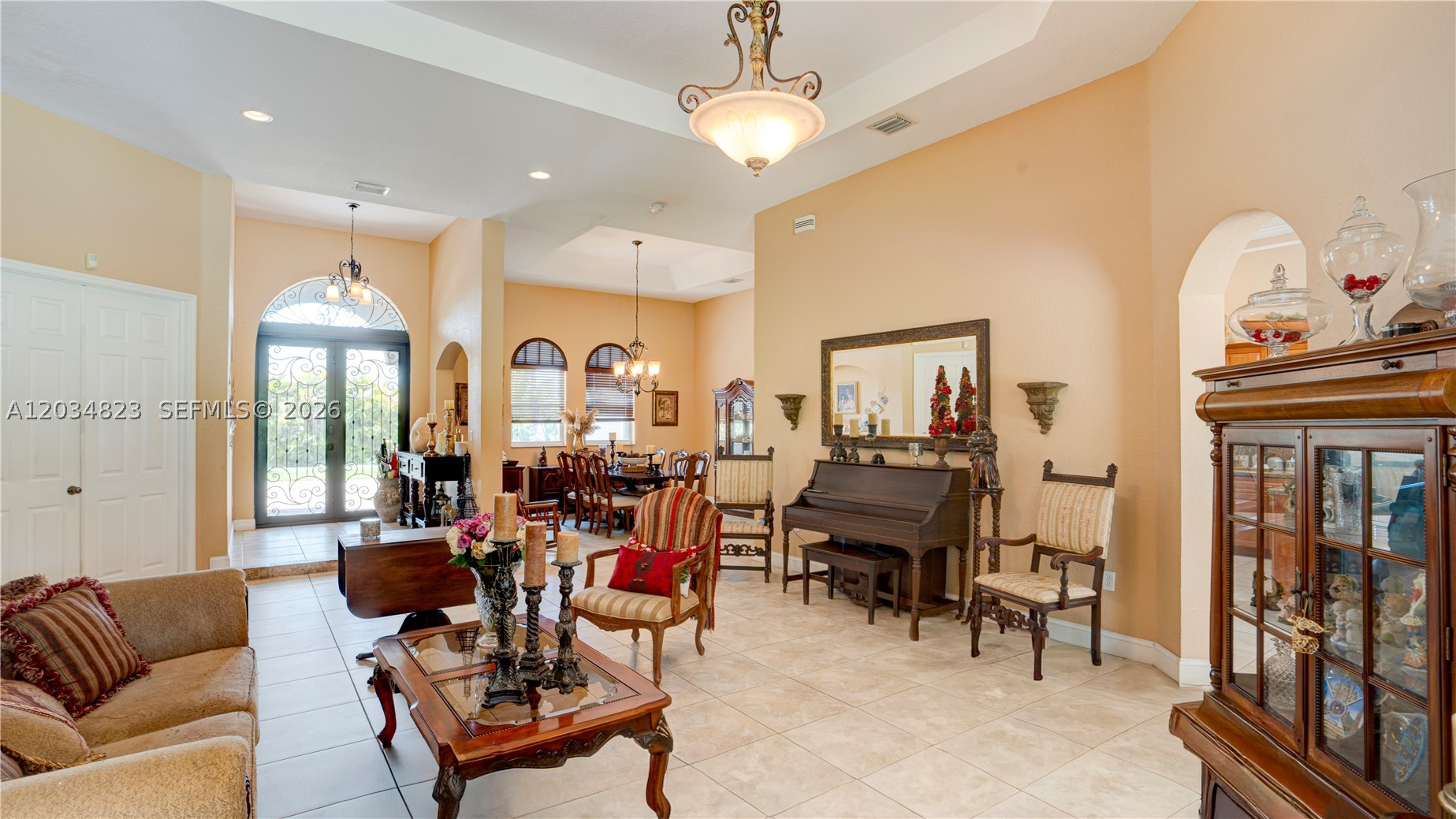 9810 NW 137th St, Hialeah Gardens FL 33018