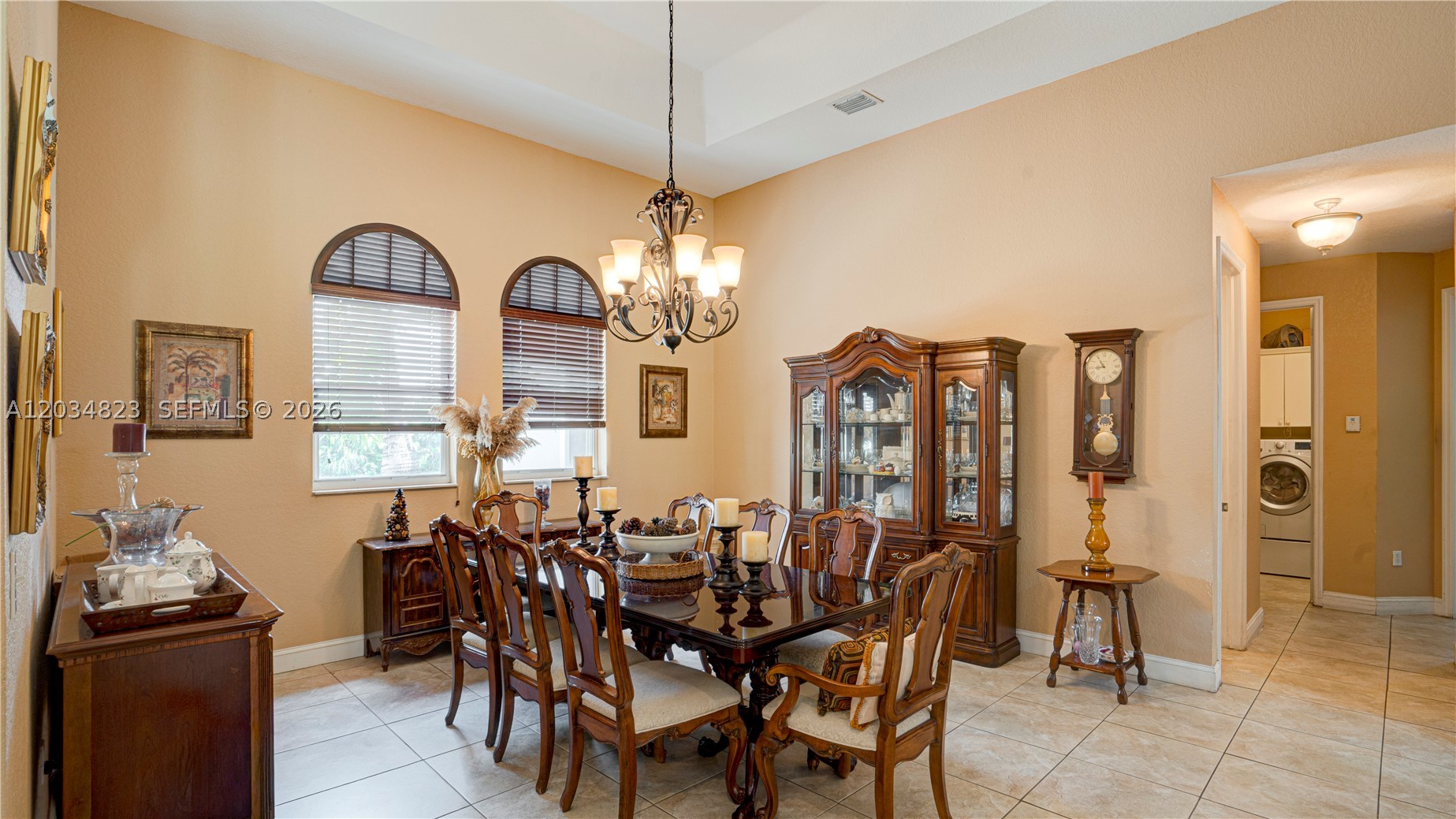 9810 NW 137th St, Hialeah Gardens FL 33018