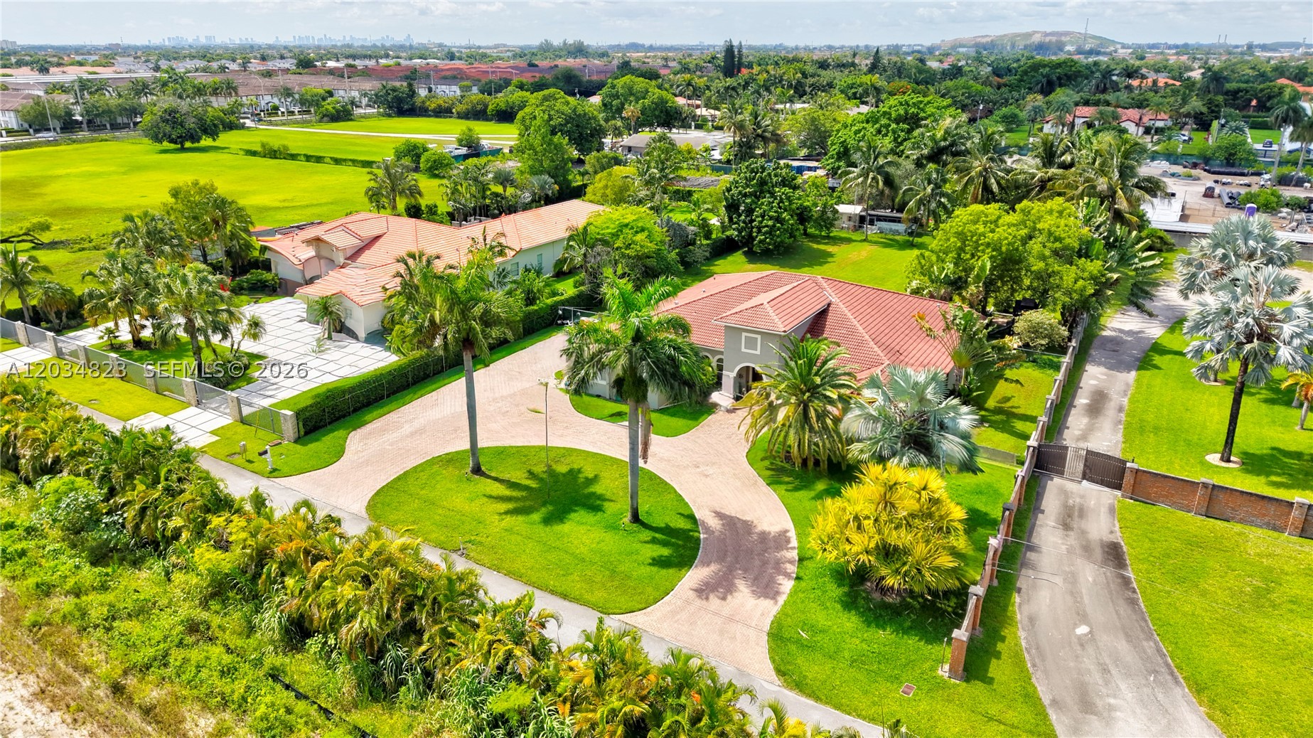 9810 NW 137th St, Hialeah Gardens FL 33018