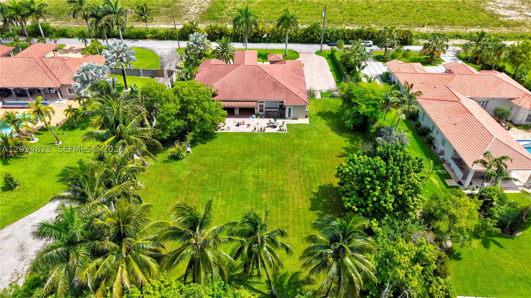 9810 NW 137th St, Hialeah Gardens FL 33018