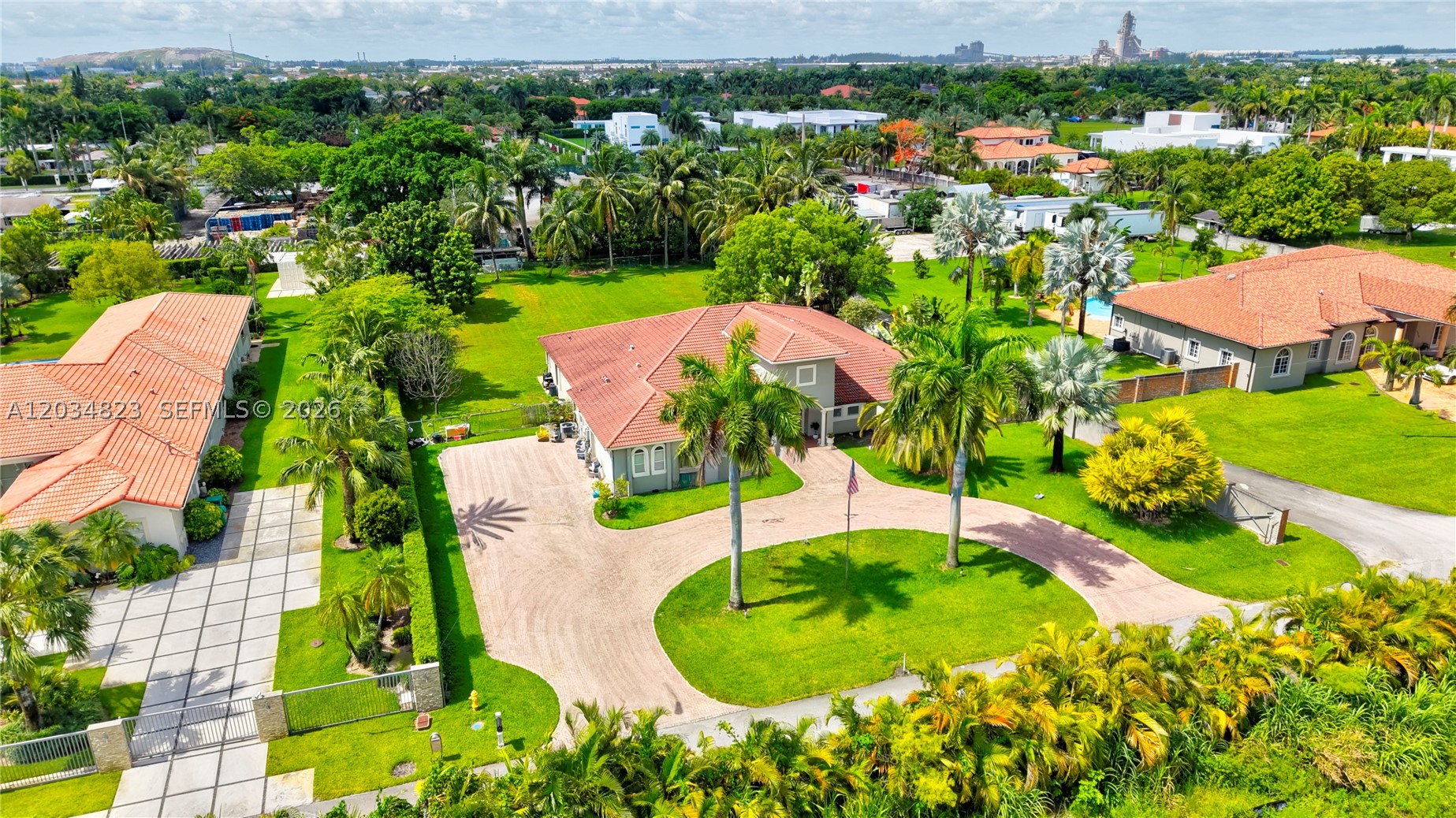9810 NW 137th St, Hialeah Gardens FL 33018