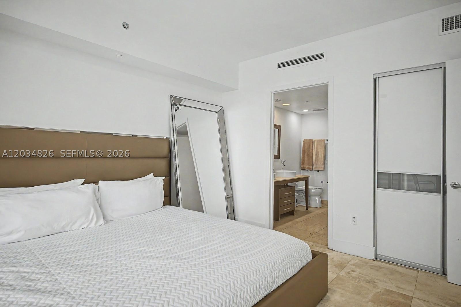 485 Brickell Ave #2209, Miami FL 33131