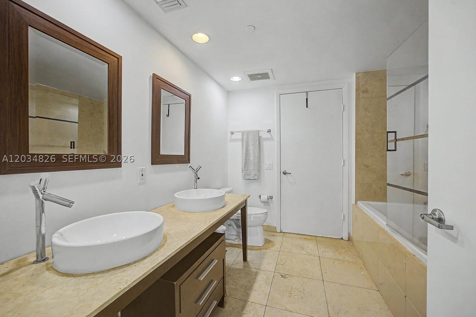 485 Brickell Ave #2209, Miami FL 33131