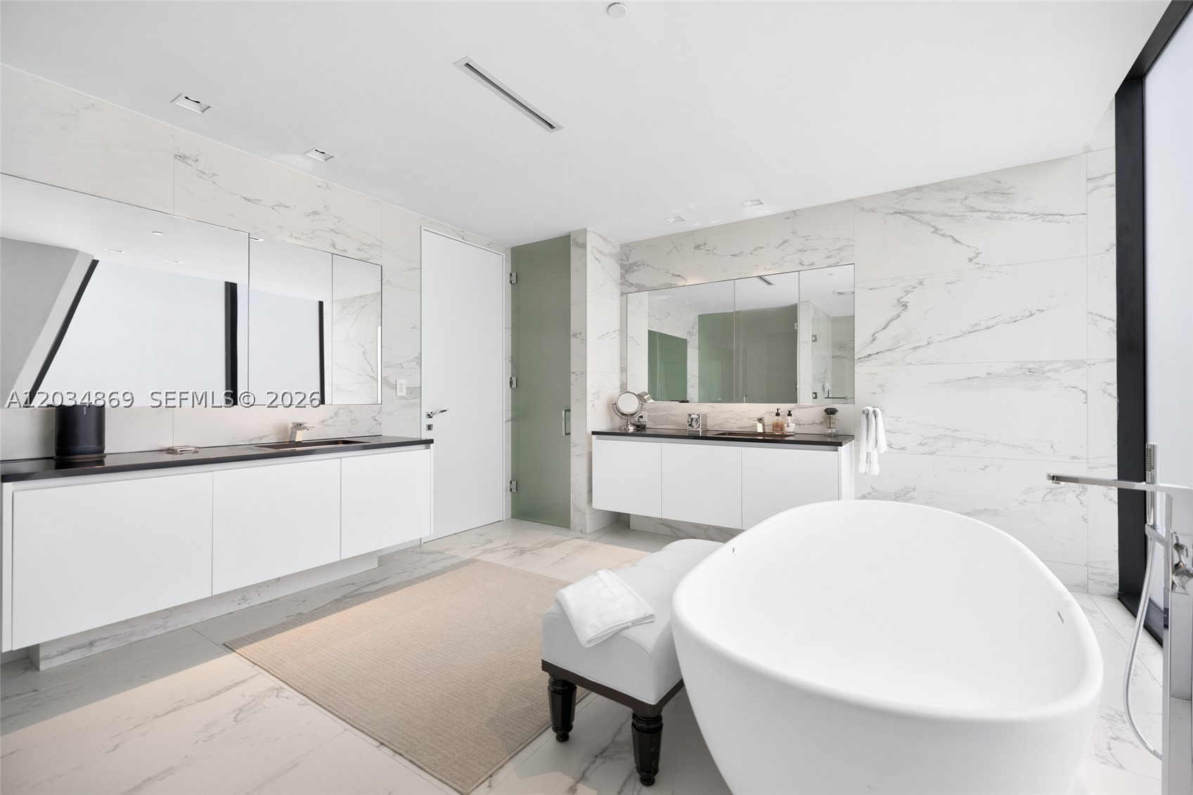 1000 Biscayne Blvd #3701, Miami FL 33132