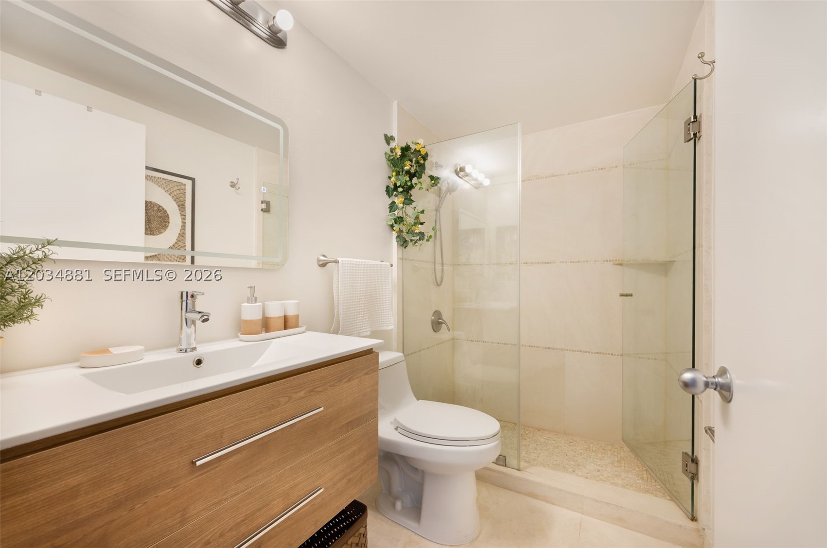 701 Brickell Key Blvd #901, Miami FL 33131