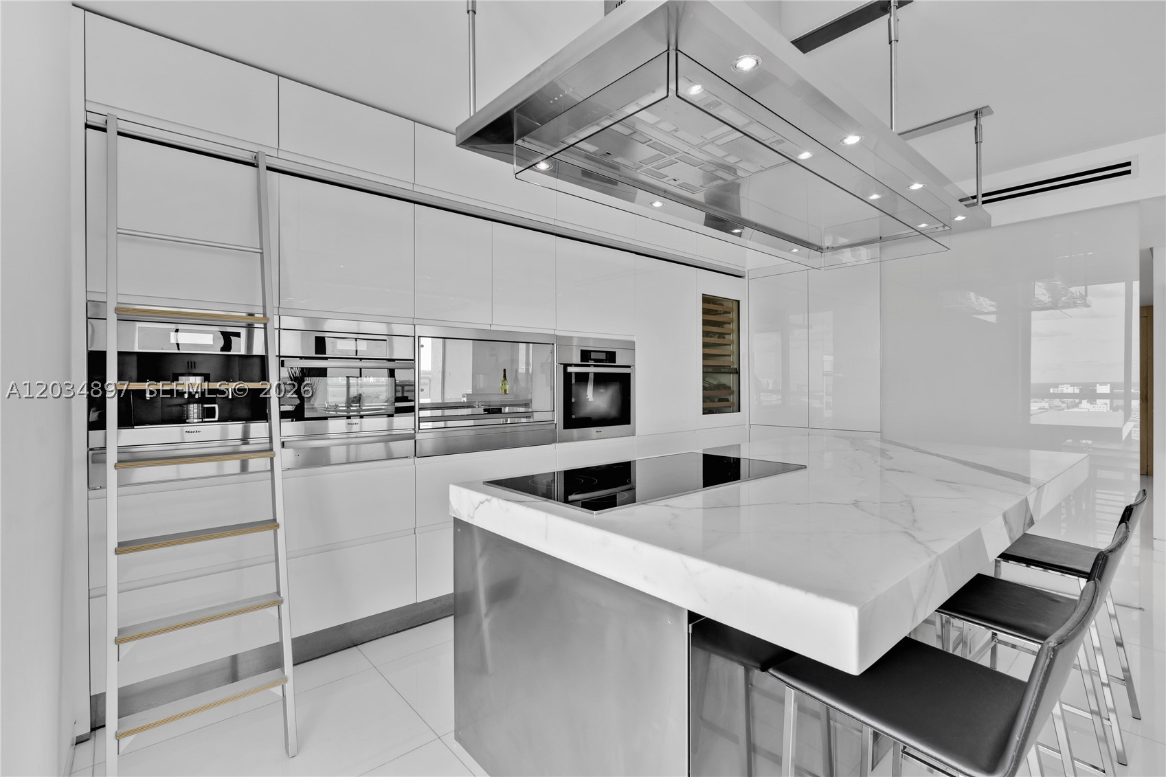 10 Venetian Way #PH04, Miami Beach FL 33139