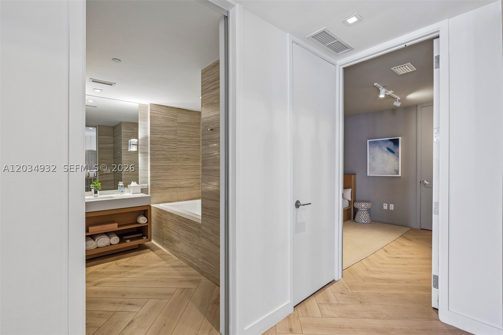 2201 Collins Ave #1019, Miami Beach FL 33139