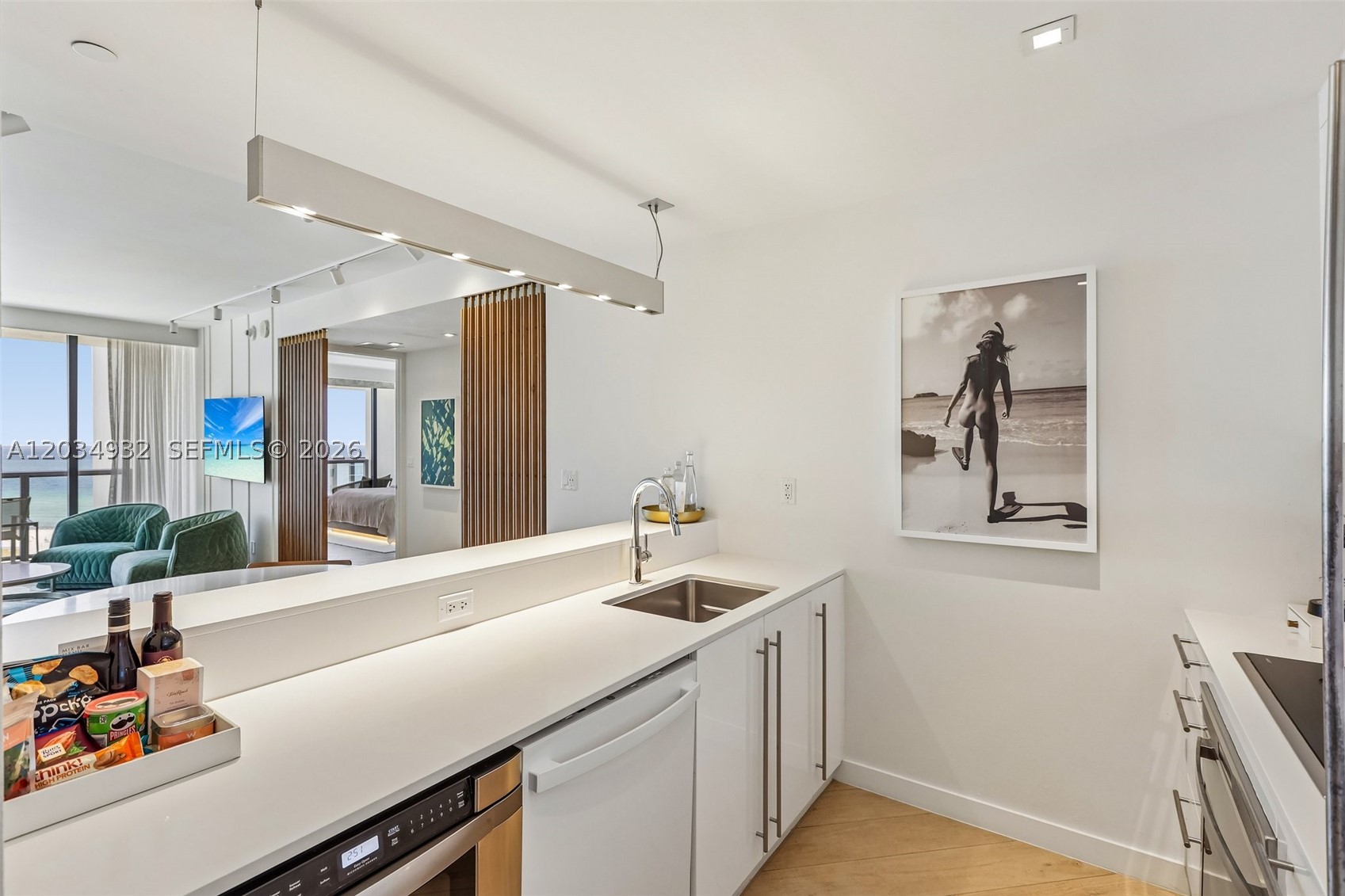 2201 Collins Ave #1019, Miami Beach FL 33139