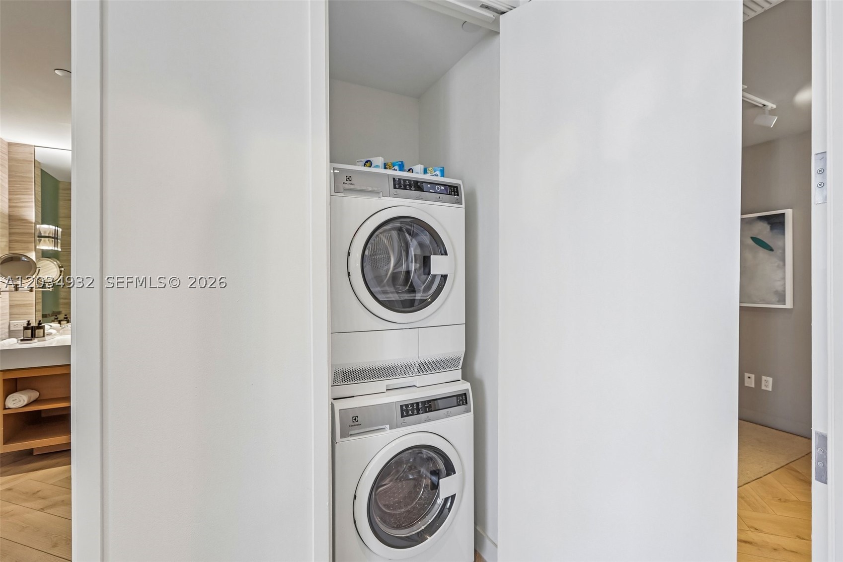 2201 Collins Ave #1019, Miami Beach FL 33139