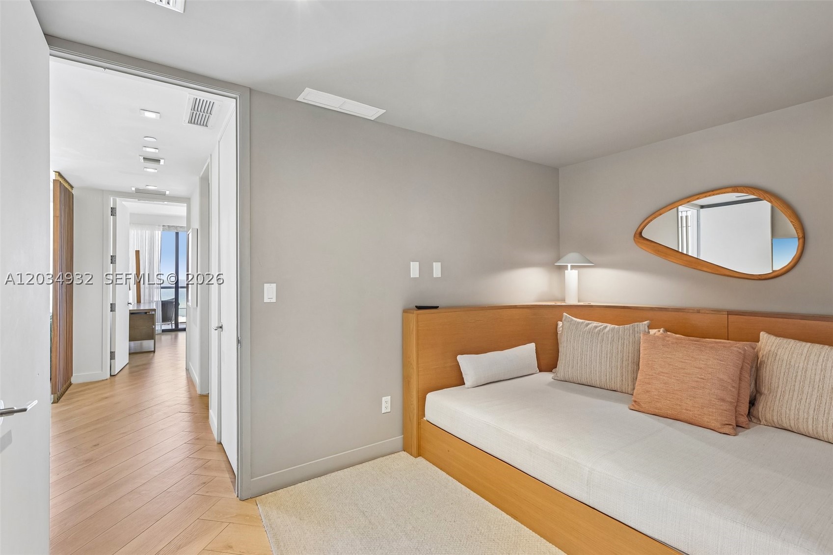 2201 Collins Ave #1019, Miami Beach FL 33139