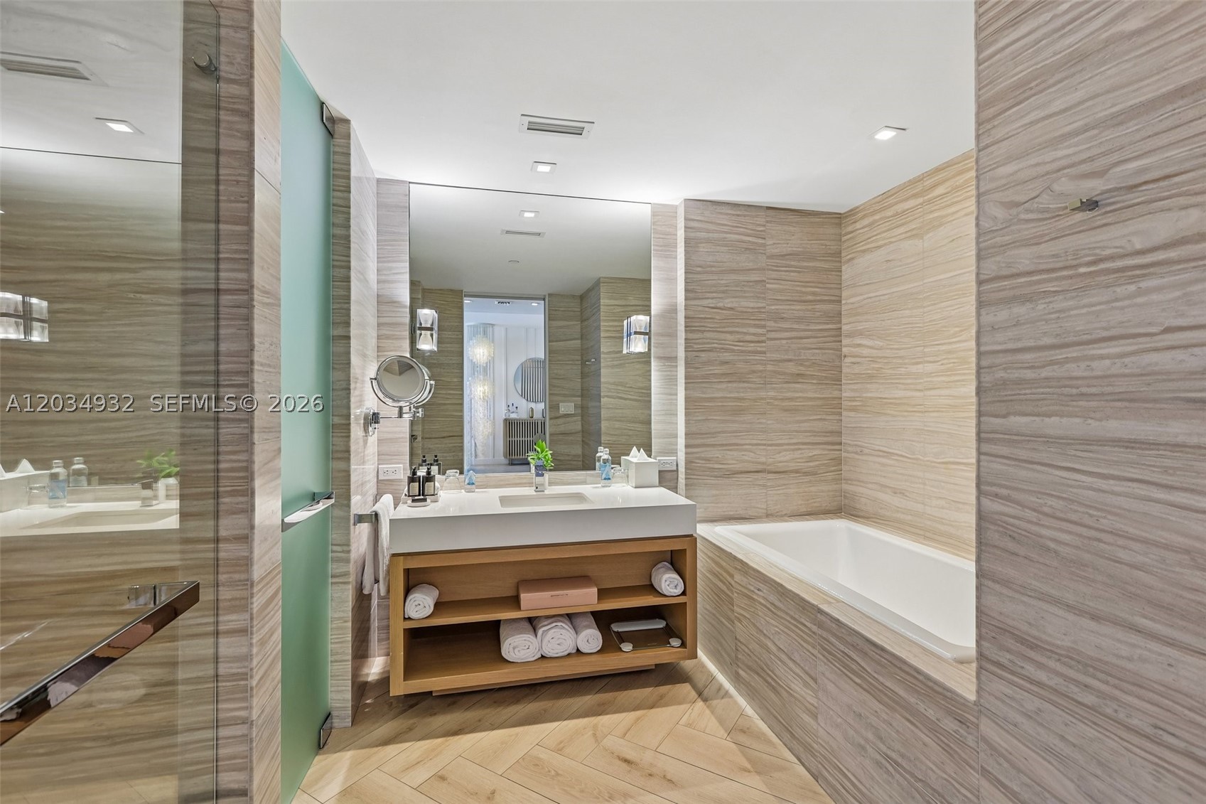 2201 Collins Ave #1019, Miami Beach FL 33139