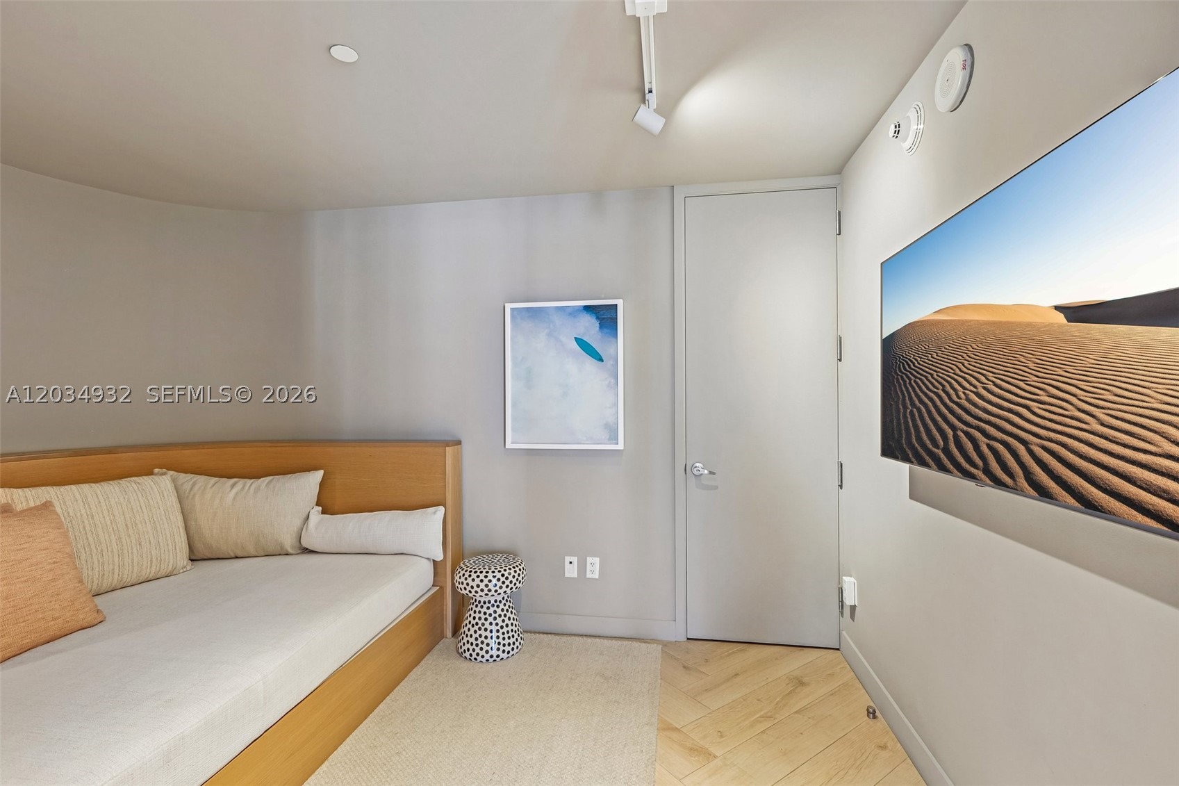 2201 Collins Ave #1019, Miami Beach FL 33139