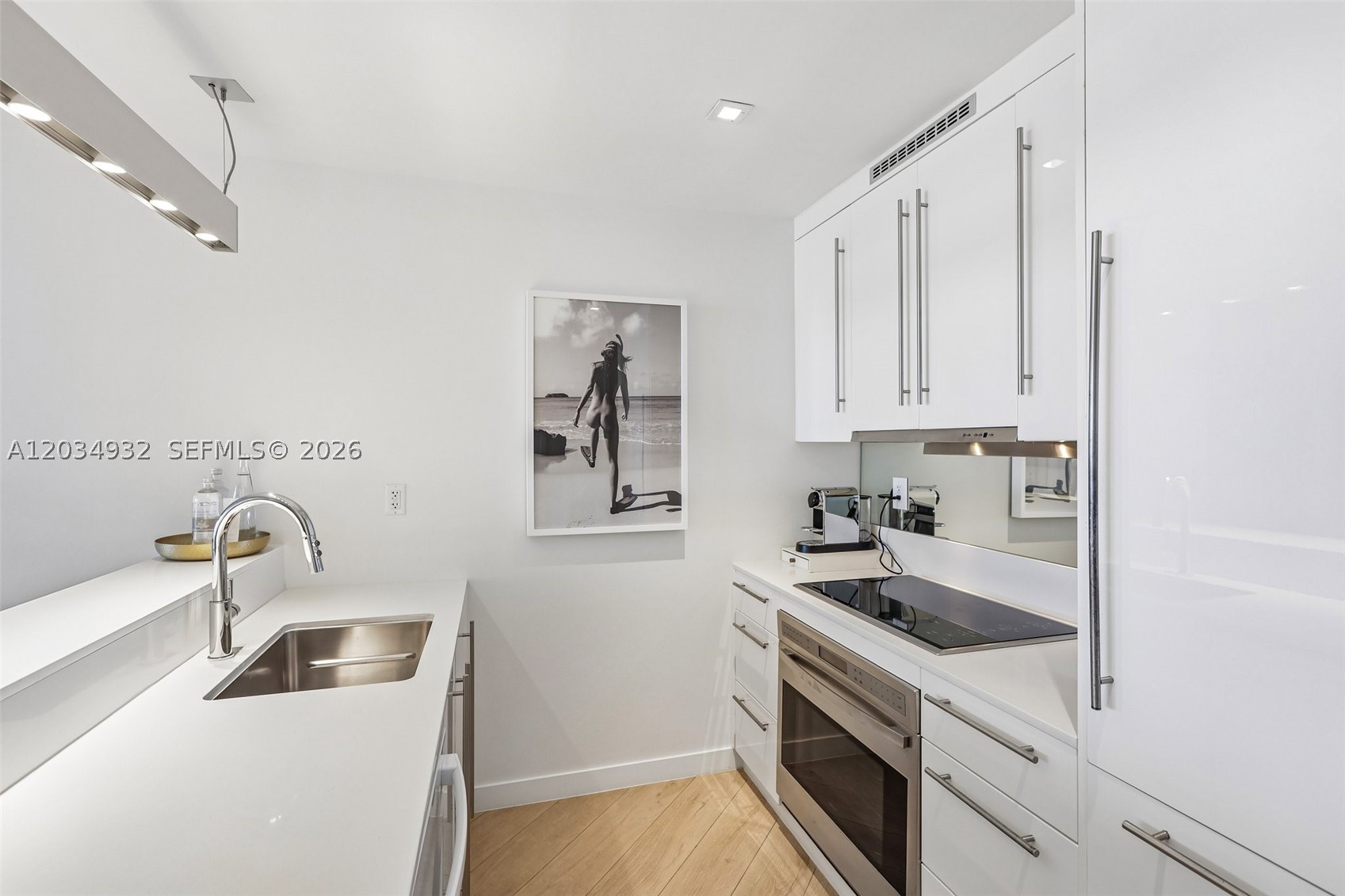 2201 Collins Ave #1019, Miami Beach FL 33139
