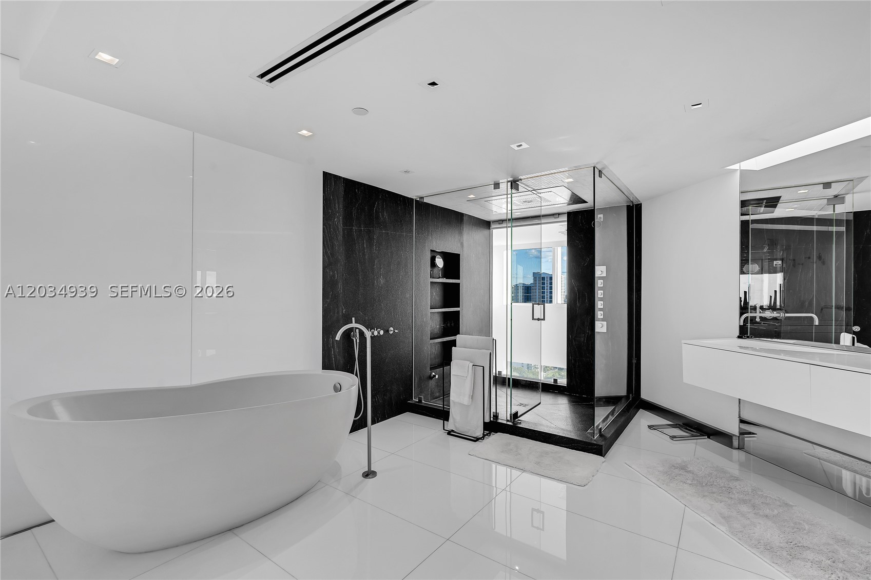 10 Venetian Way #PH04, Miami Beach FL 33139