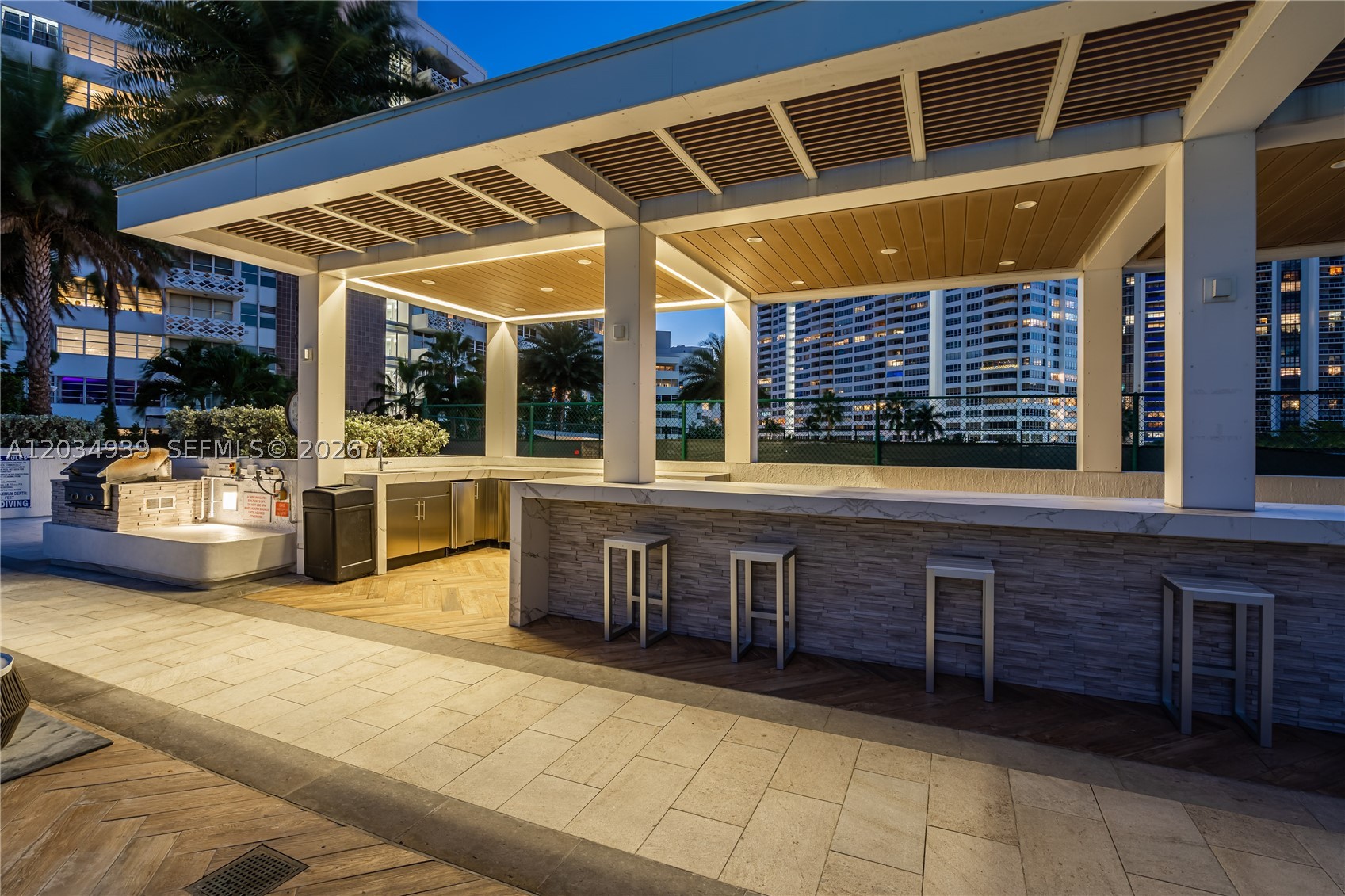 10 Venetian Way #PH04, Miami Beach FL 33139