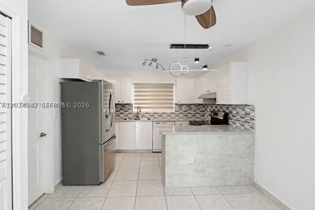 242 E 3rd St #205, Hialeah FL 33010