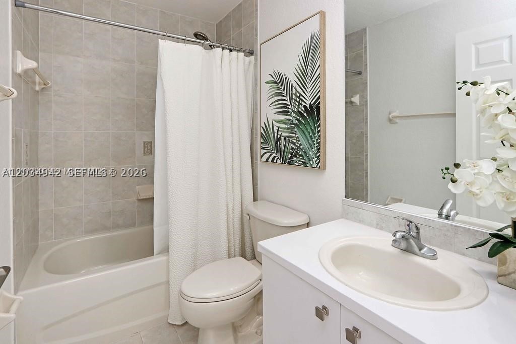 242 E 3rd St #205, Hialeah FL 33010