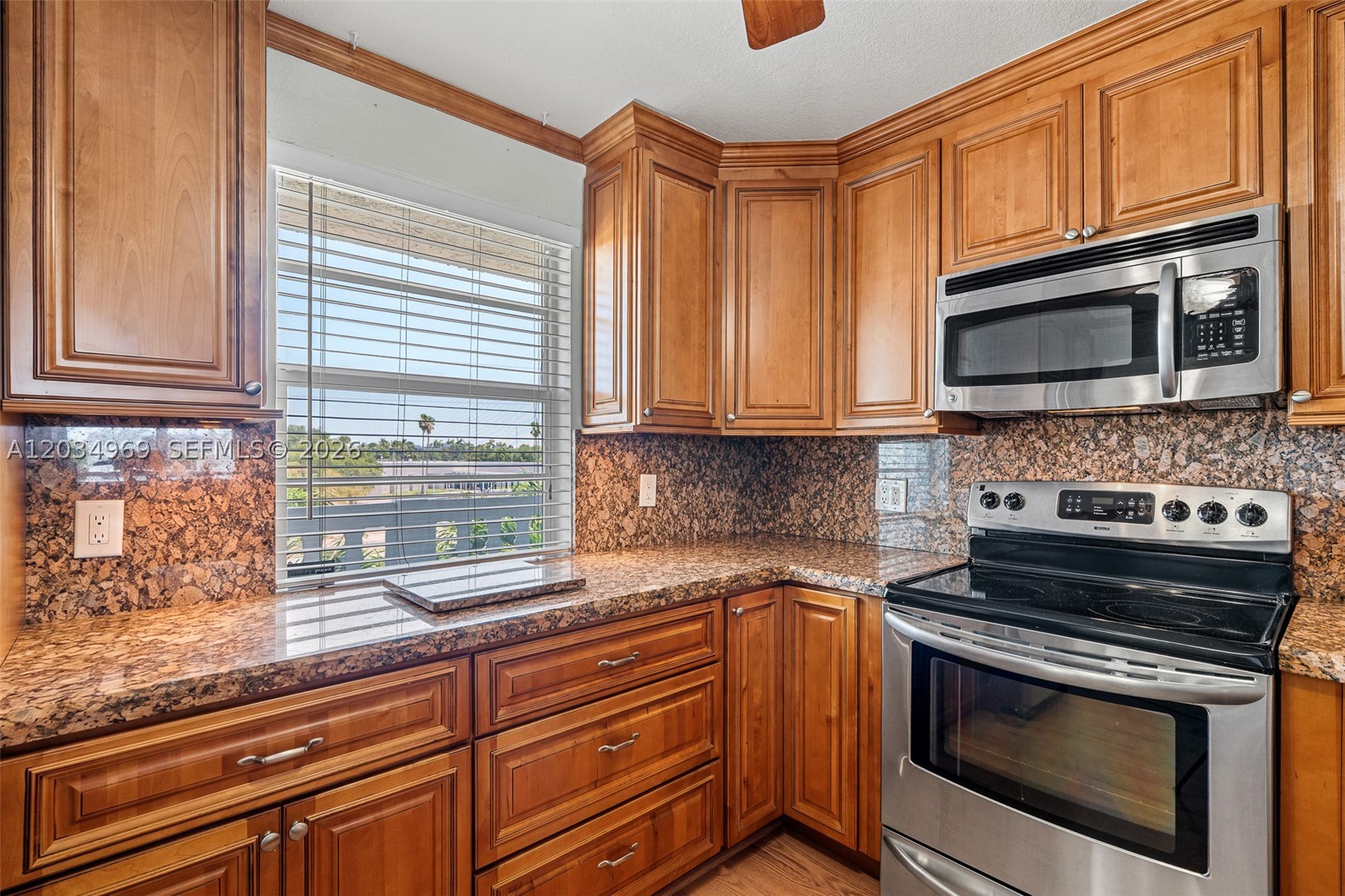 325 SE 11th Ter #308, Dania Beach FL 33004