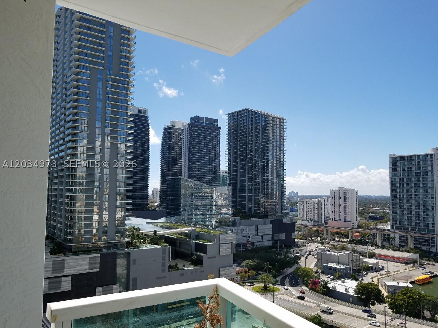 31 SE 5th St #2205, Miami FL 33131