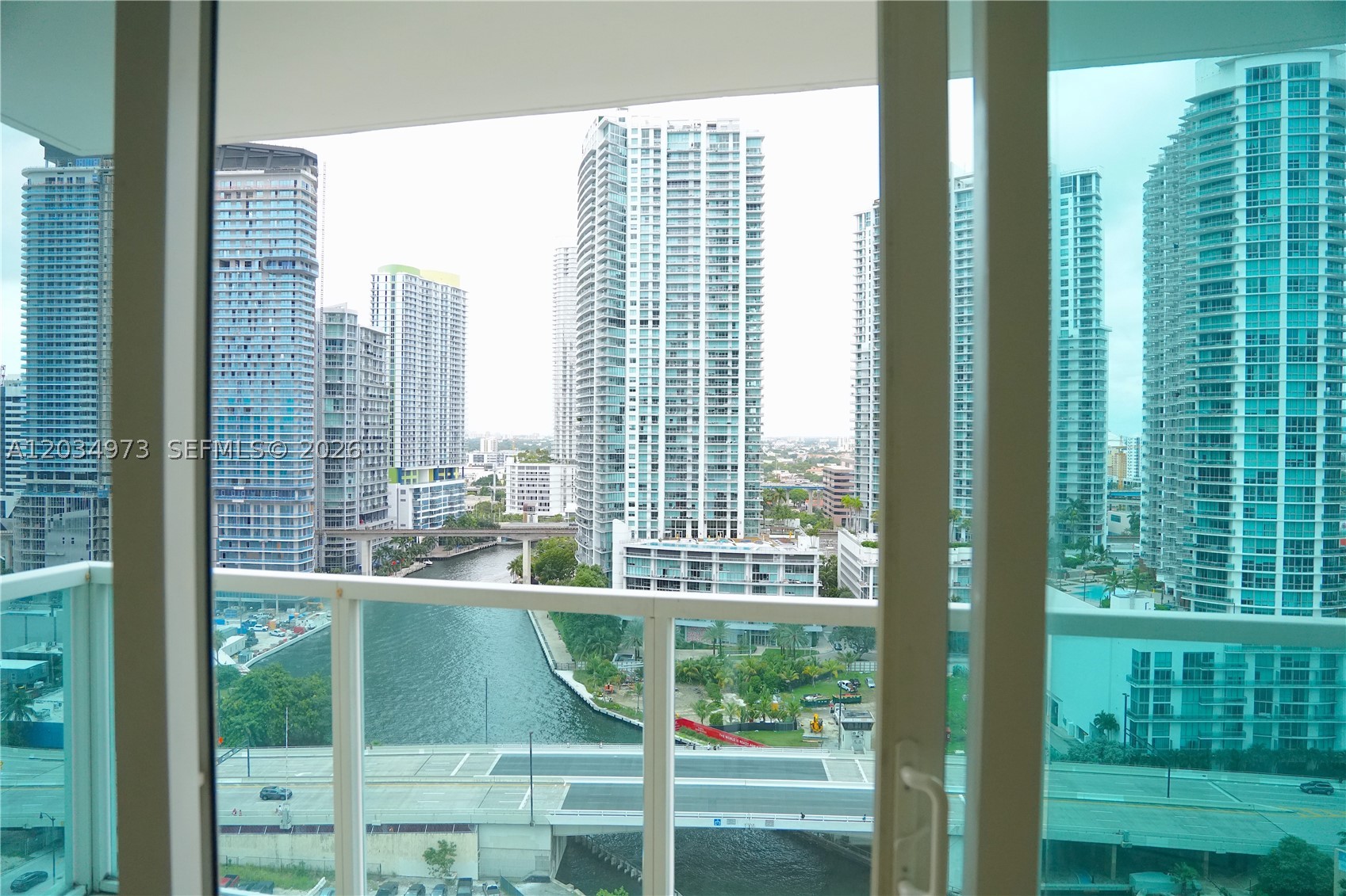 31 SE 5th St #2205, Miami FL 33131