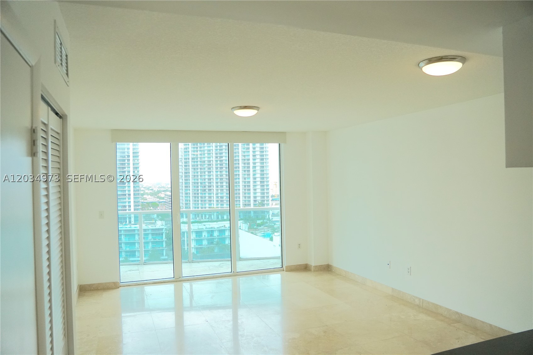 31 SE 5th St #2205, Miami FL 33131