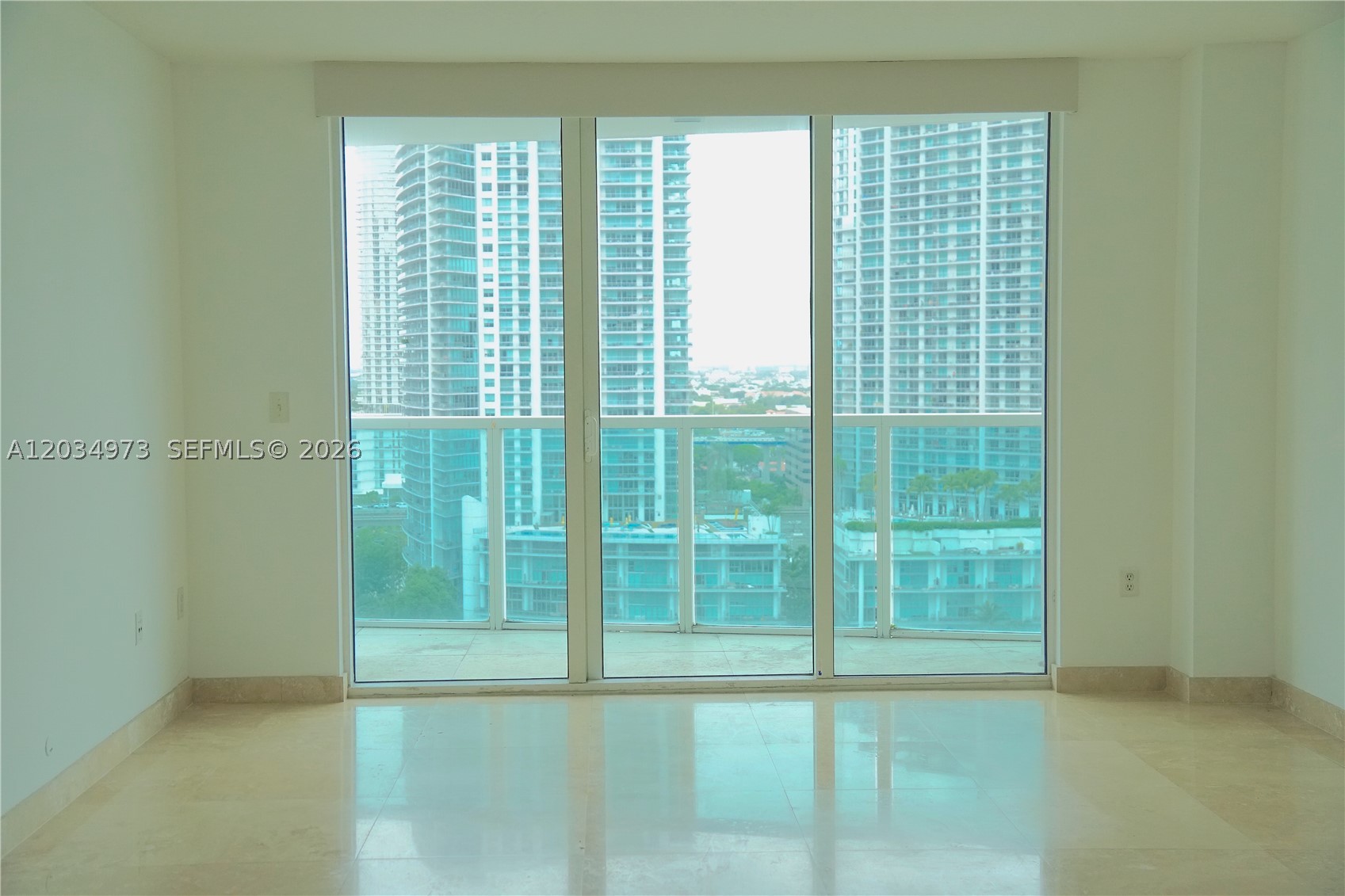 31 SE 5th St #2205, Miami FL 33131