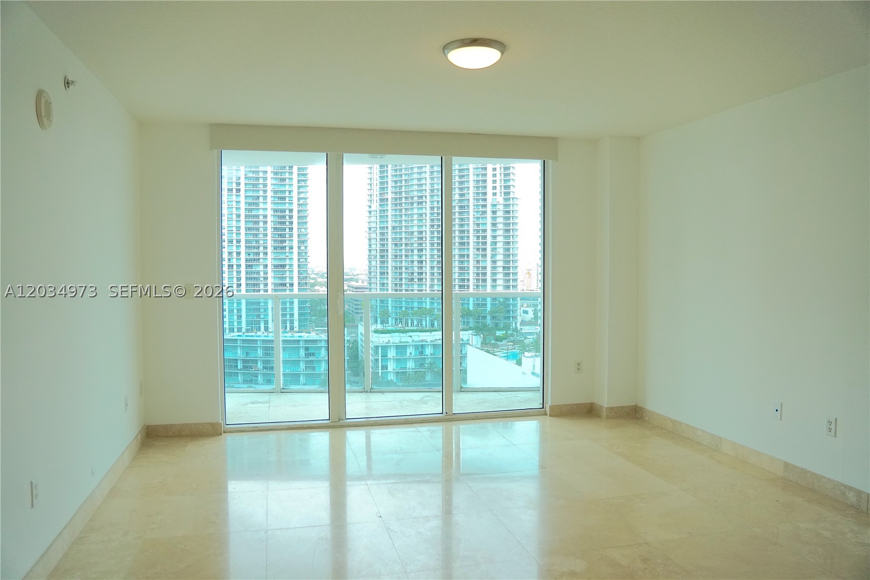 31 SE 5th St #2205, Miami FL 33131