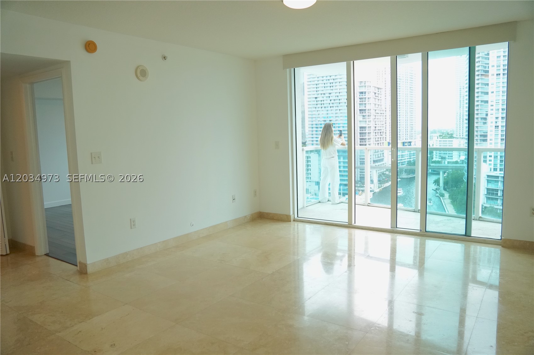 31 SE 5th St #2205, Miami FL 33131