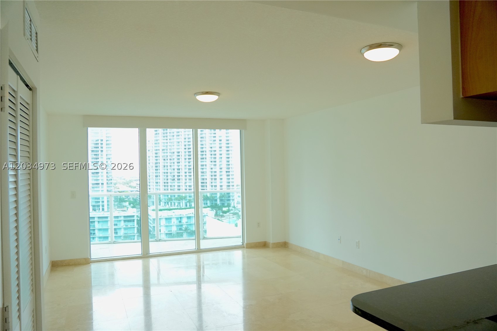 31 SE 5th St #2205, Miami FL 33131
