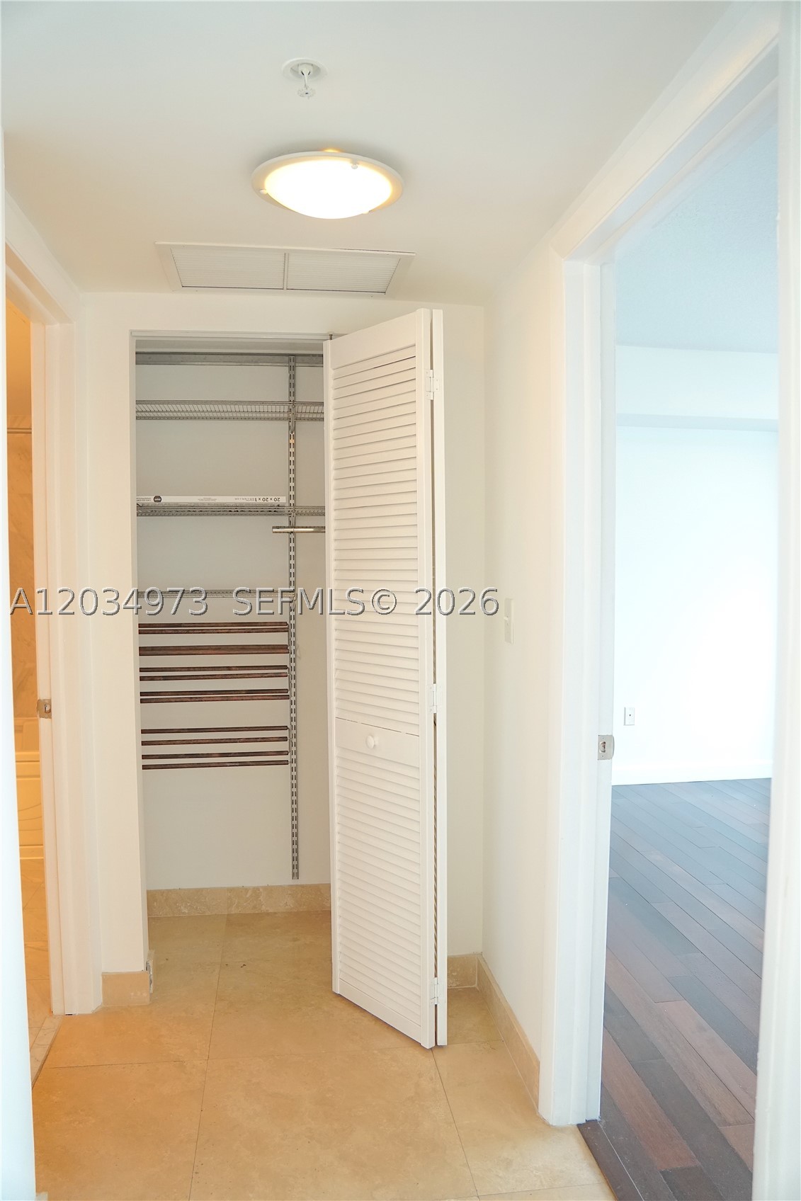 31 SE 5th St #2205, Miami FL 33131