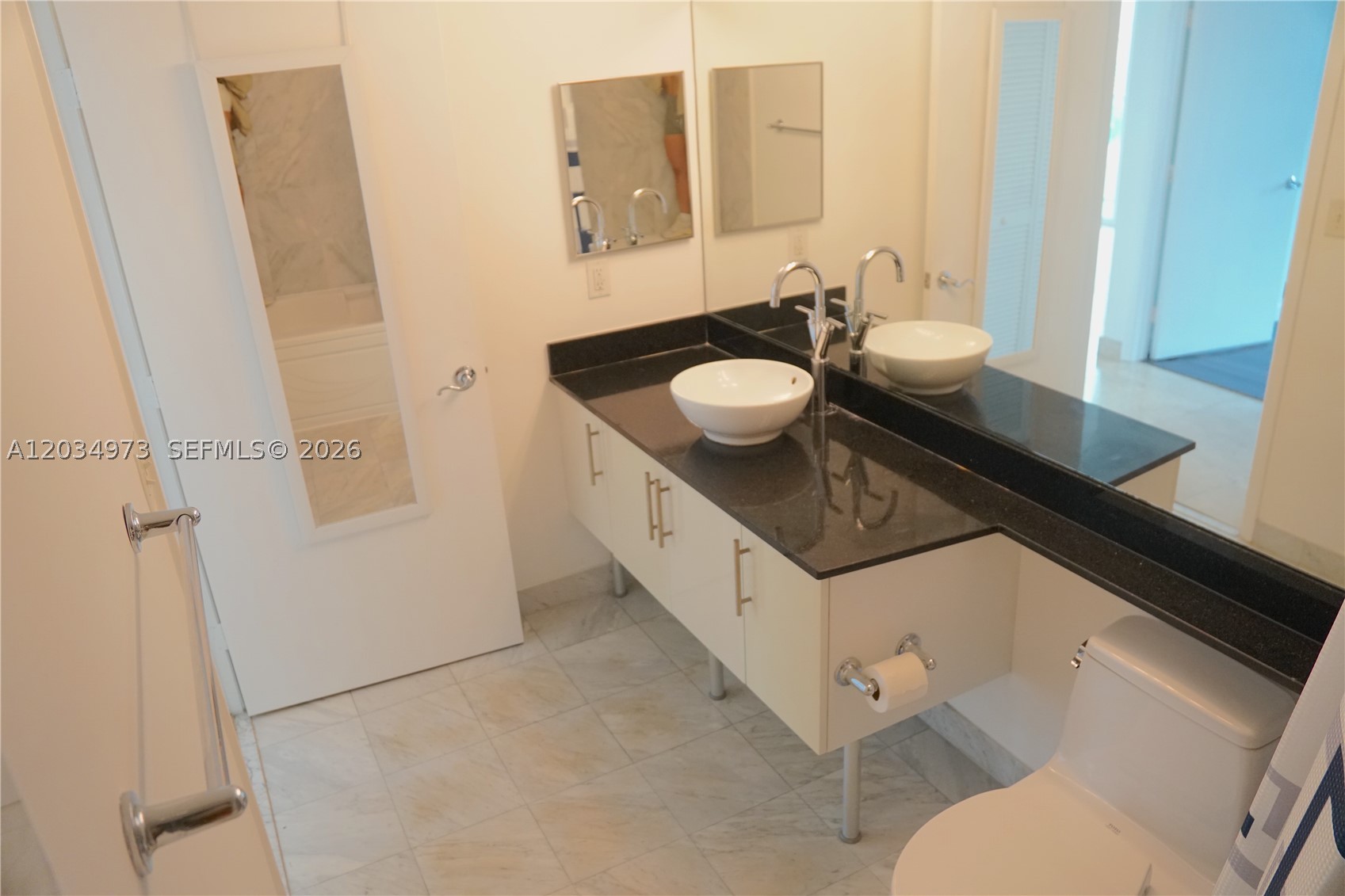31 SE 5th St #2205, Miami FL 33131