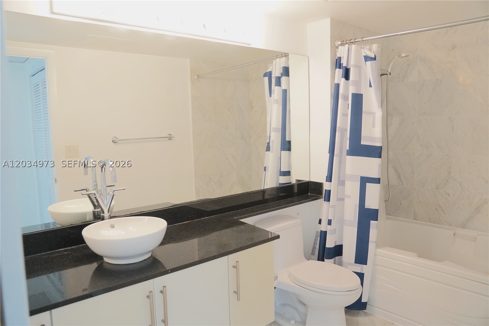 31 SE 5th St #2205, Miami FL 33131