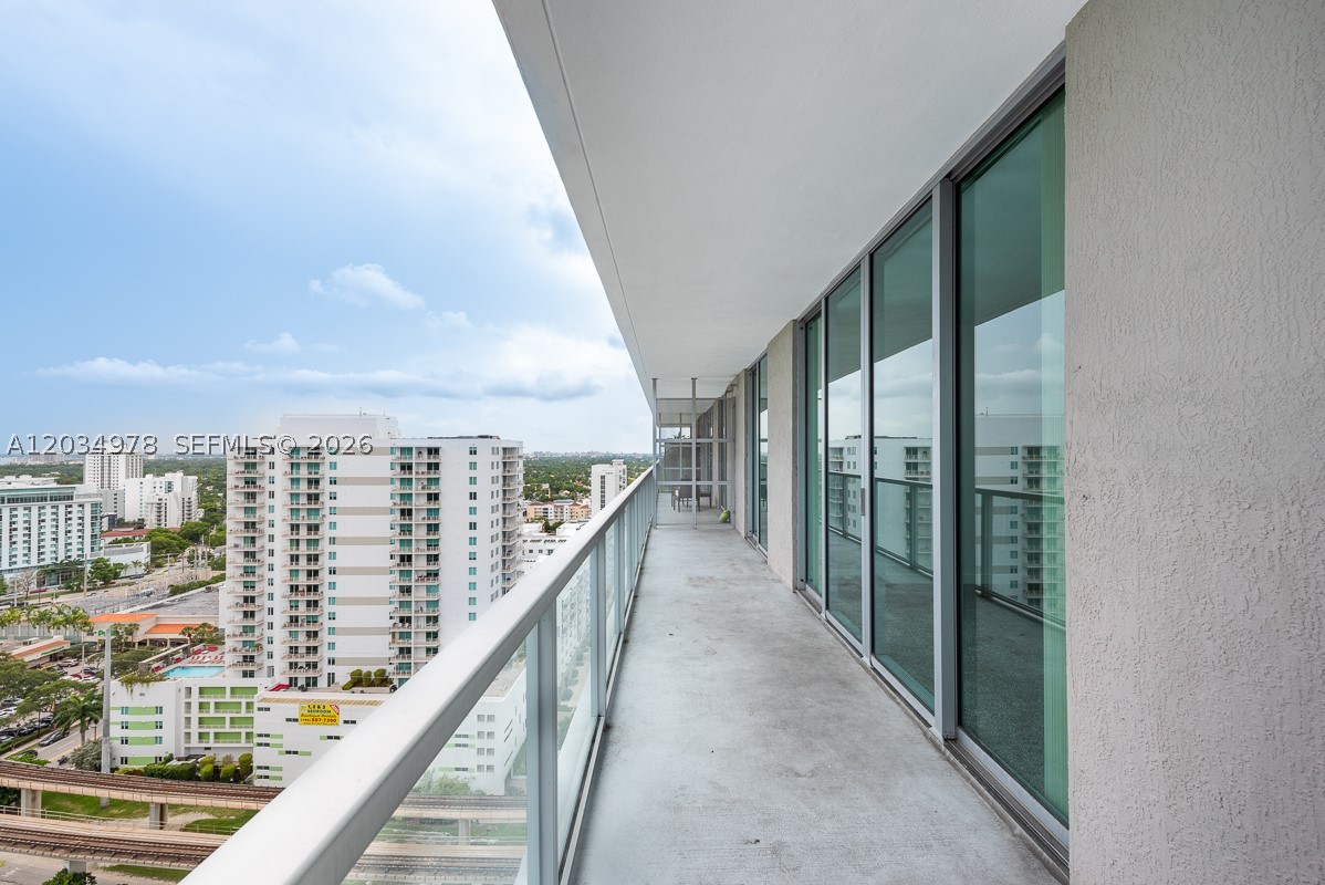 79 SW 12th St #2303-S, Miami FL 33130