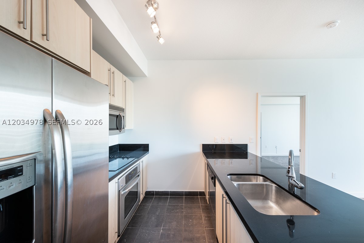 79 SW 12th St #2303-S, Miami FL 33130