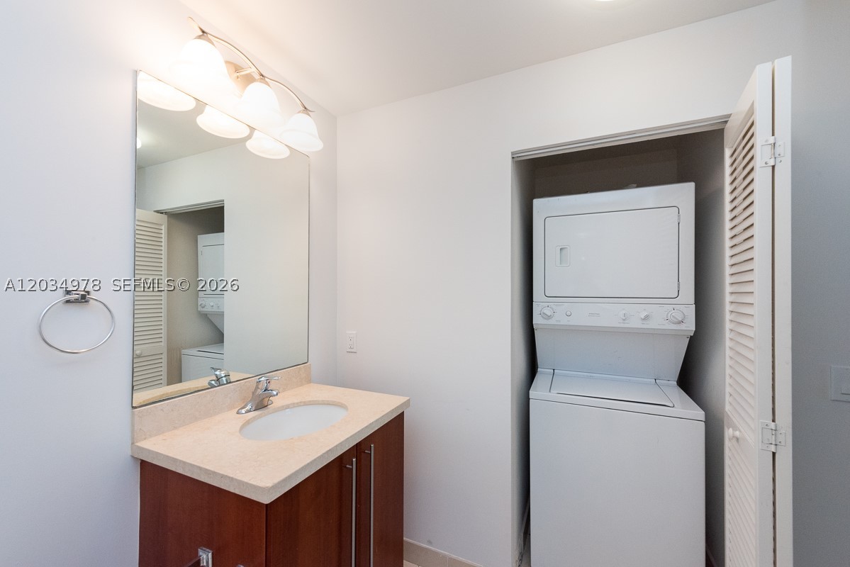 79 SW 12th St #2303-S, Miami FL 33130