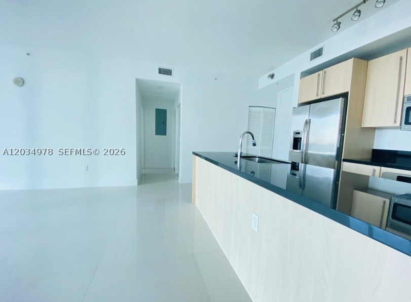 79 SW 12th St #2303-S, Miami FL 33130