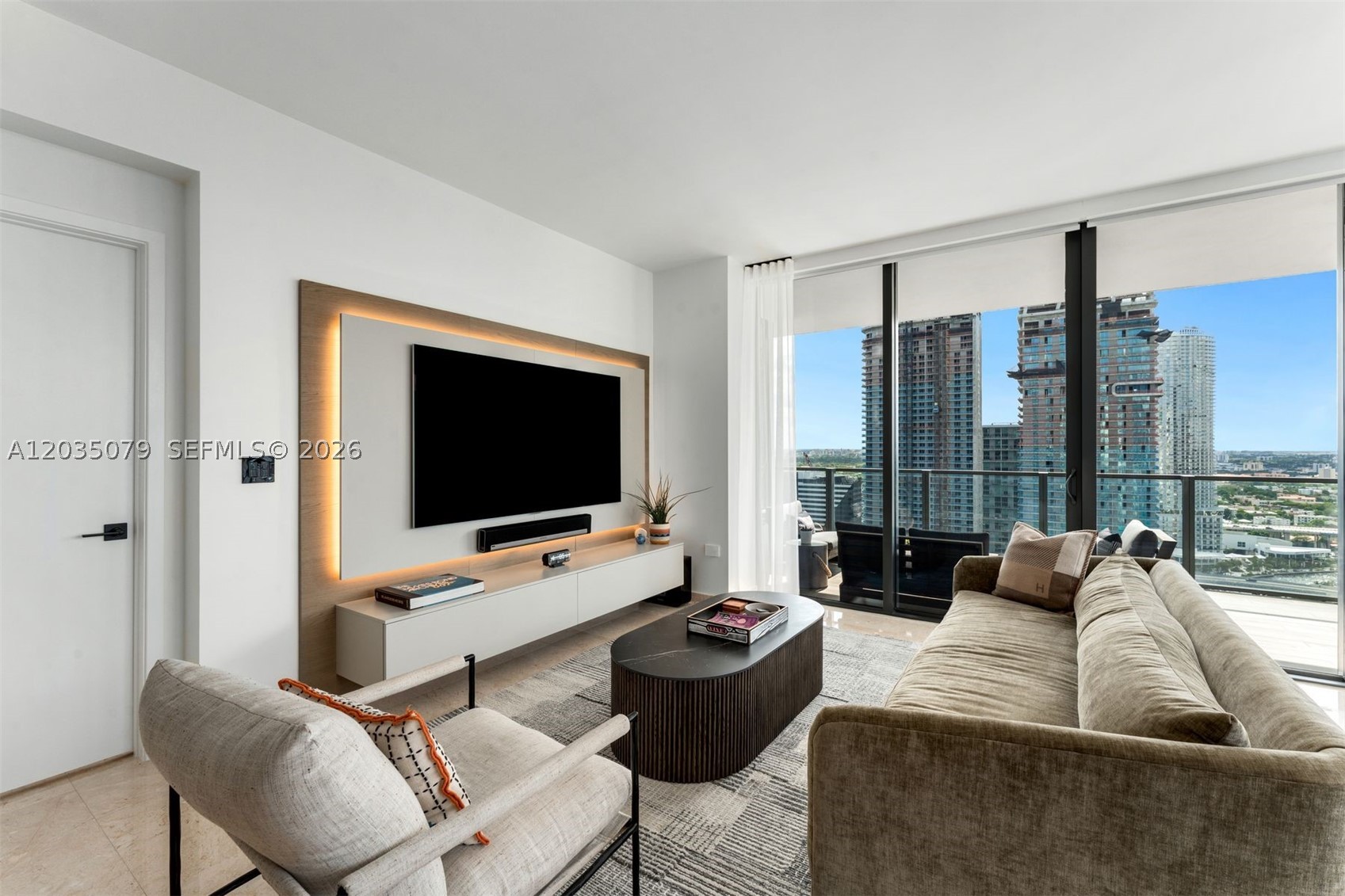 68 SE 6th St #2612, Miami FL 33131
