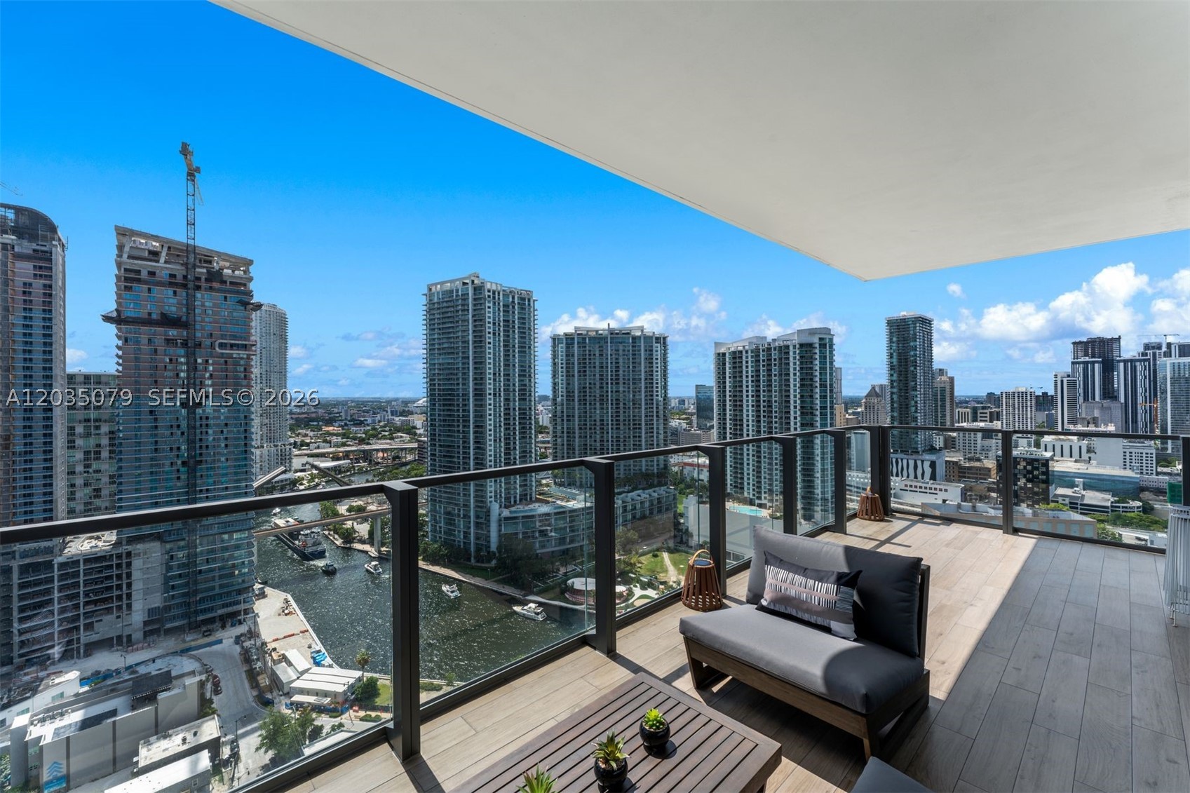 68 SE 6th St #2612, Miami FL 33131