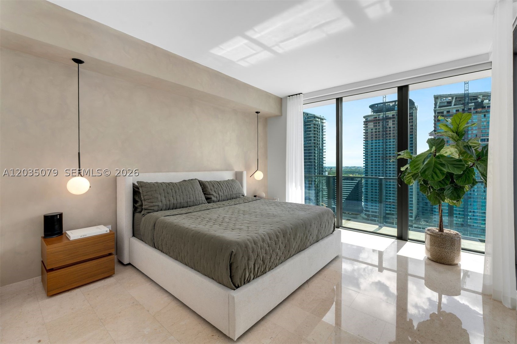 68 SE 6th St #2612, Miami FL 33131
